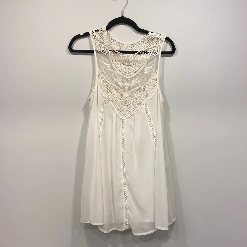 White tunic - Picture 1 of 5